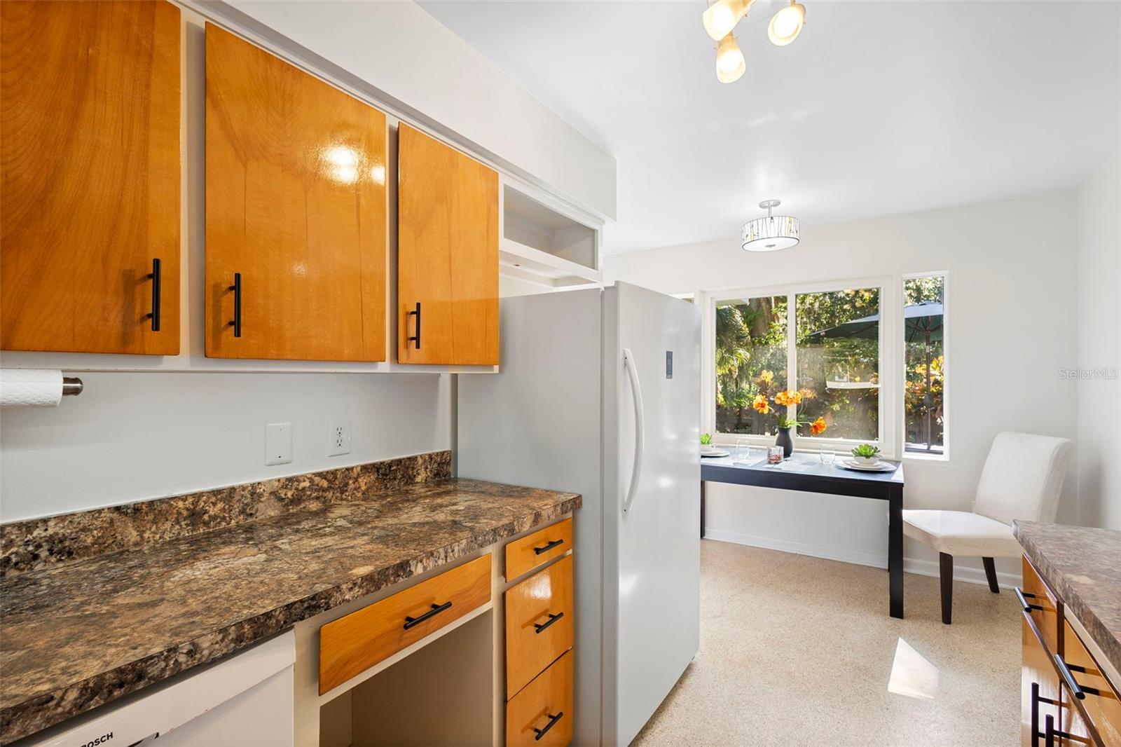 Image 23 of 78 For 353 Lake Crescent Drive