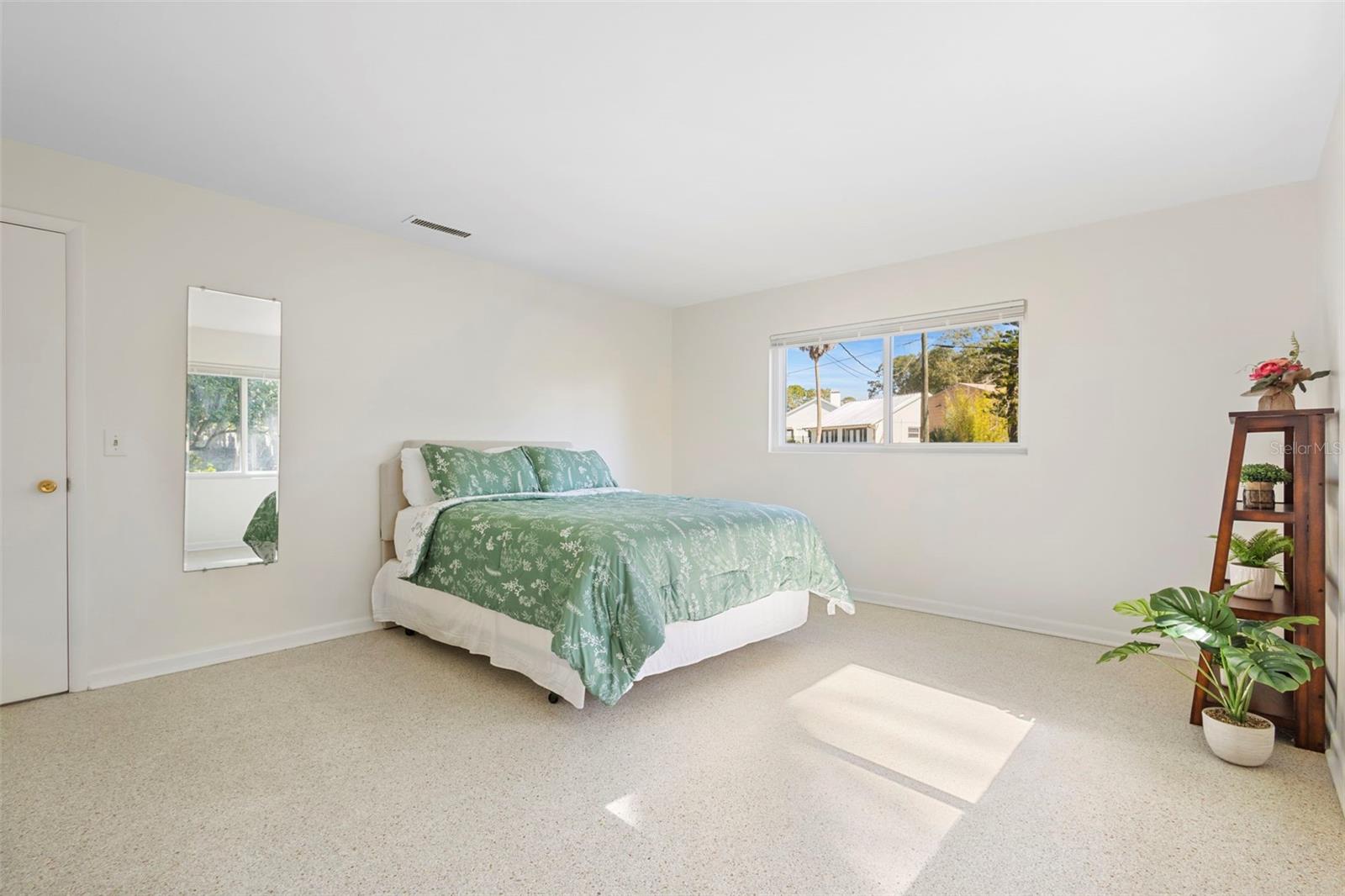 Image 24 of 78 For 353 Lake Crescent Drive