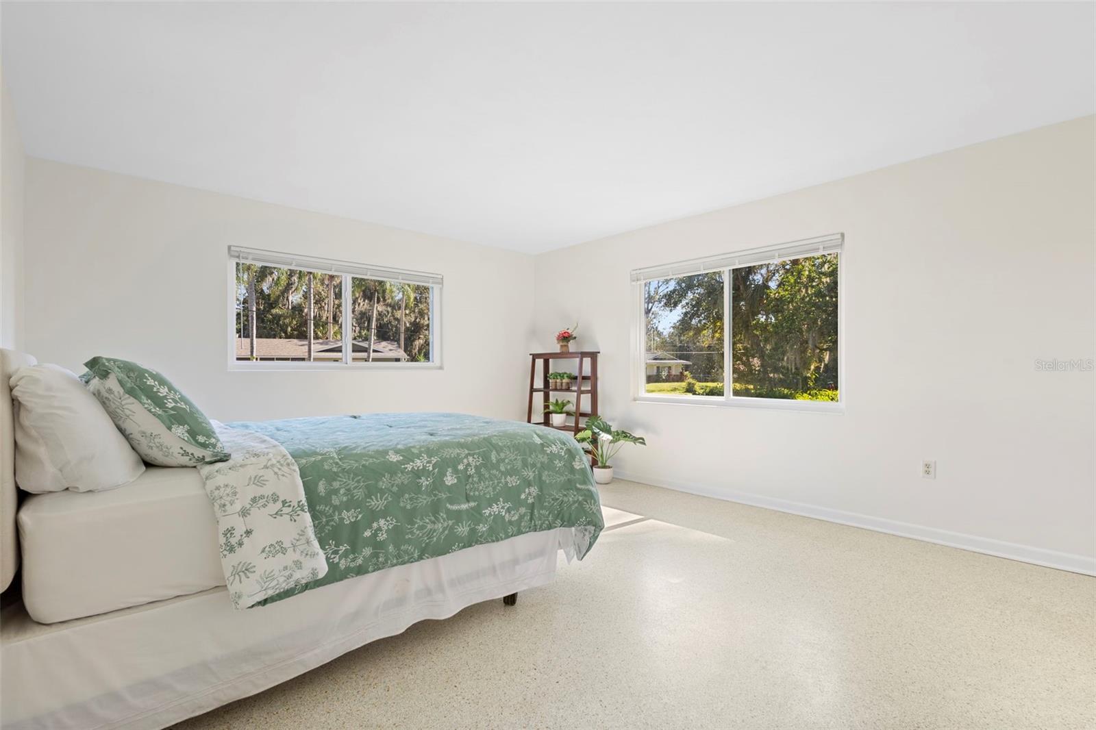 Image 27 of 78 For 353 Lake Crescent Drive