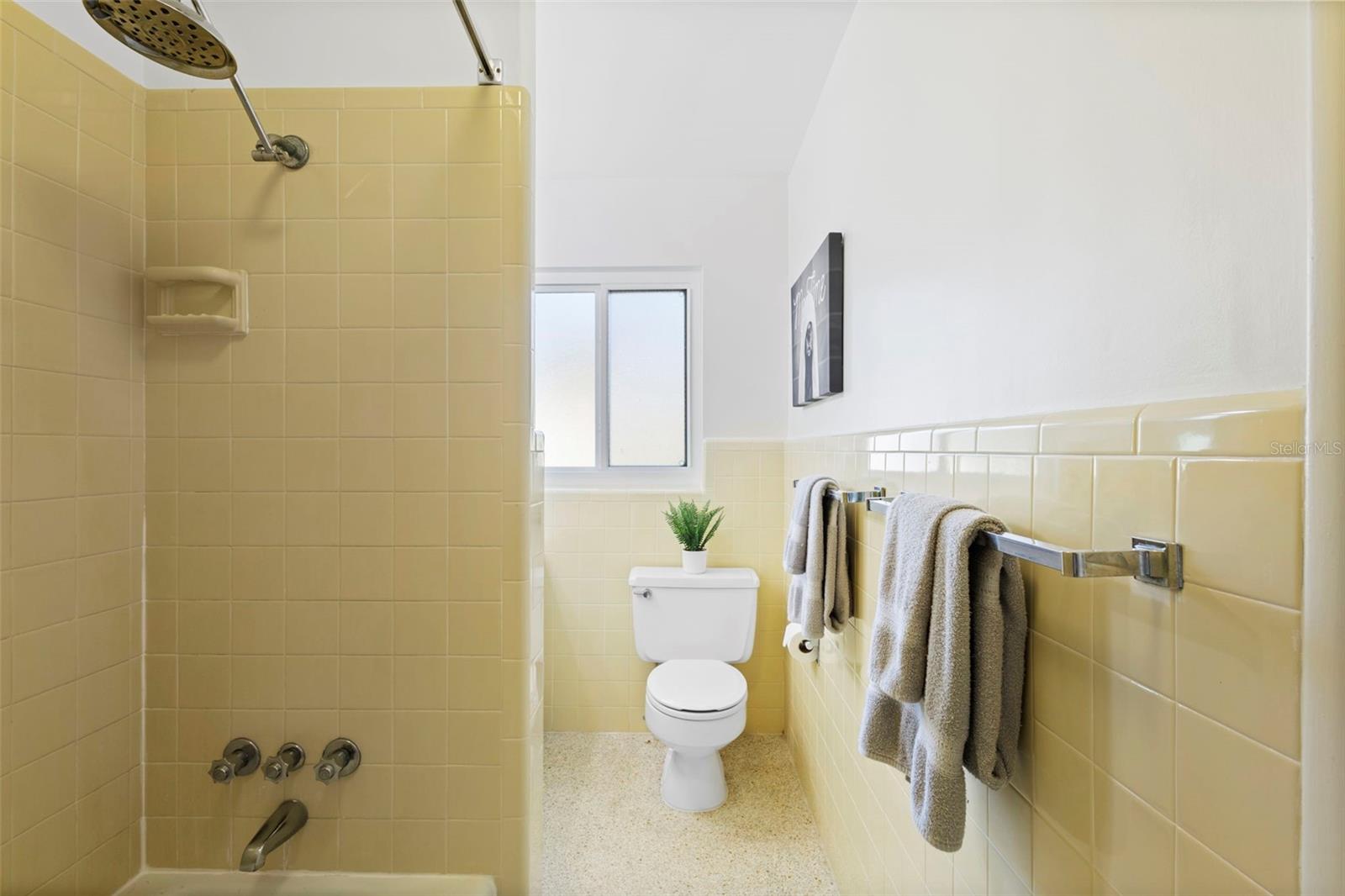 Image 32 of 78 For 353 Lake Crescent Drive