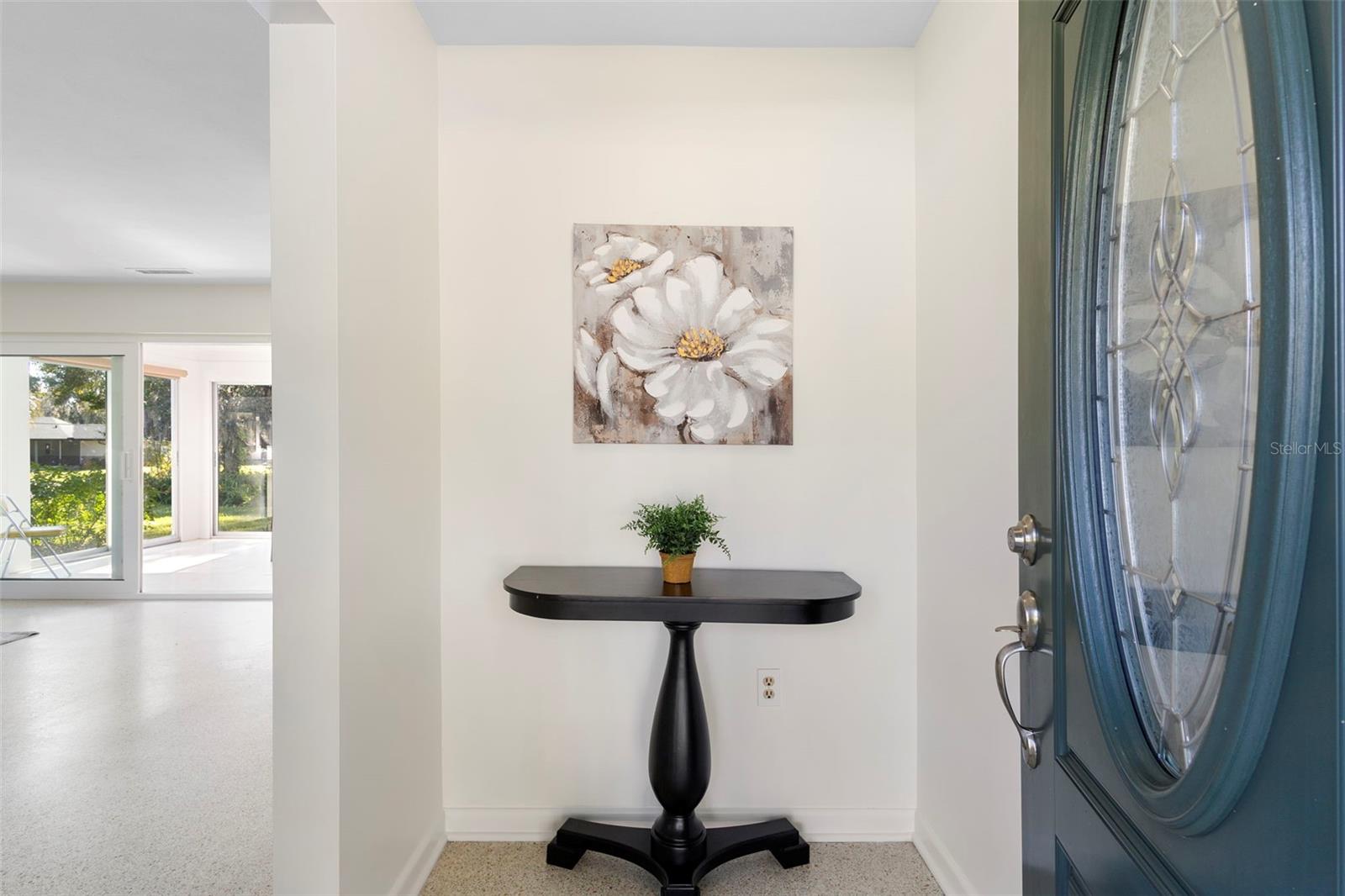 Image 9 of 78 For 353 Lake Crescent Drive