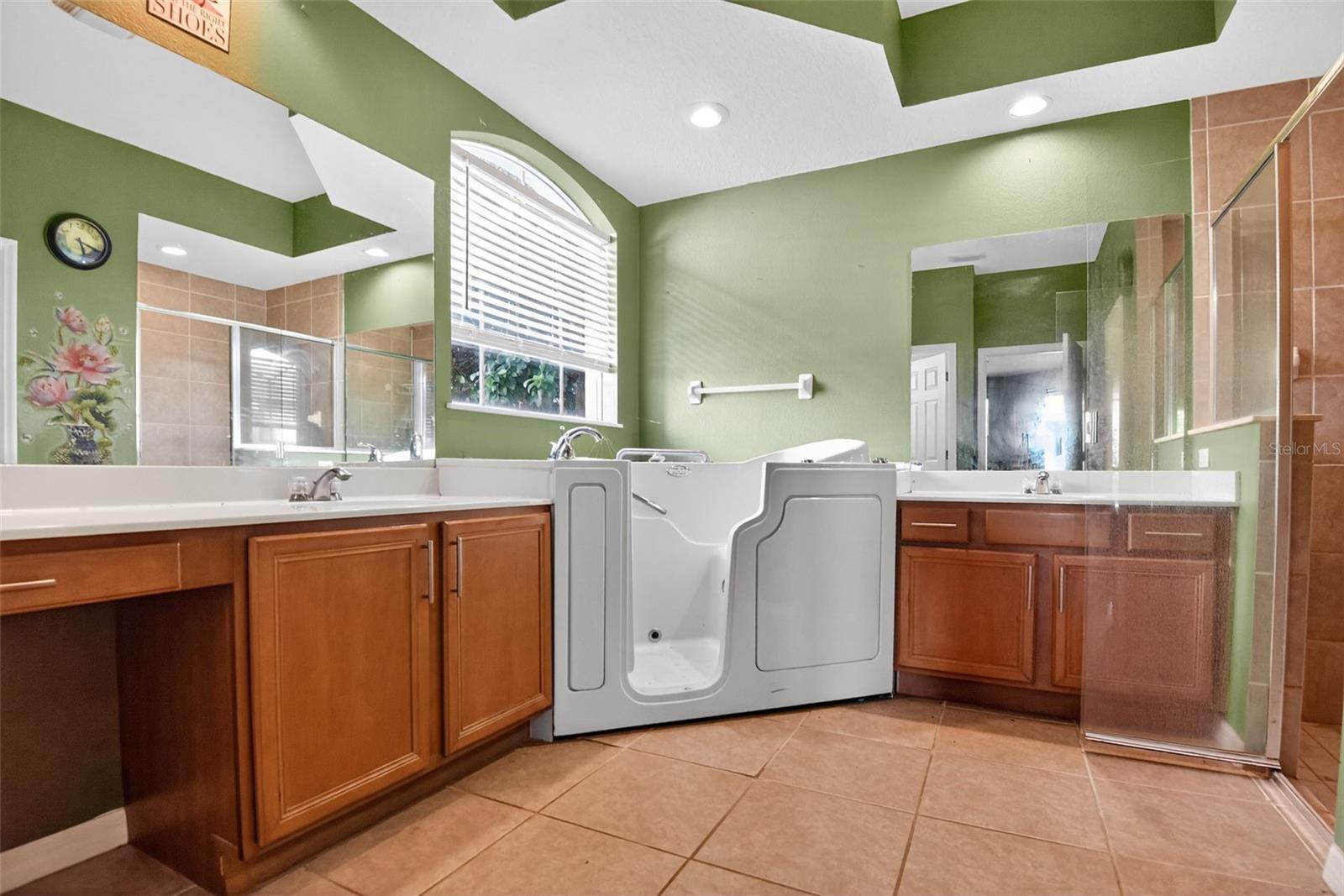 Image 27 of 33 For 101 Oak Haven Circle