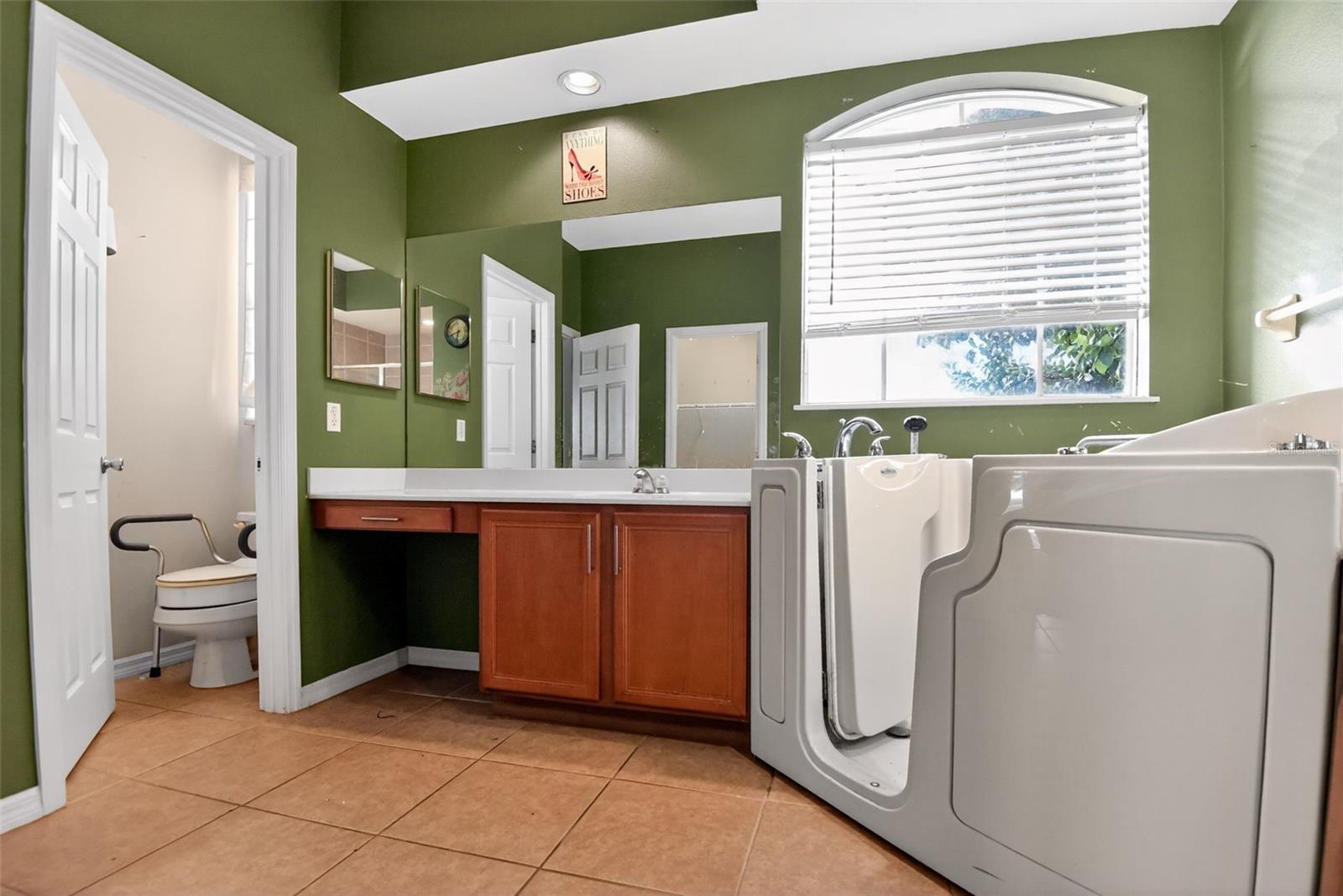 Image 31 of 33 For 101 Oak Haven Circle