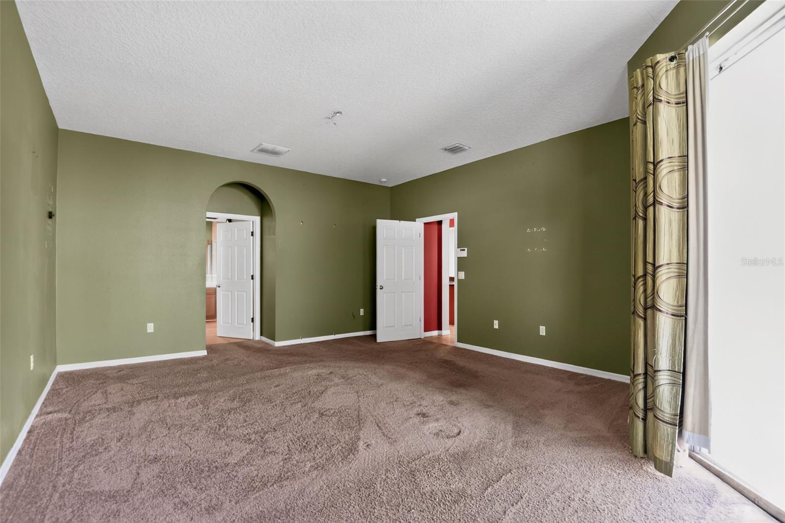 Image 5 of 33 For 101 Oak Haven Circle