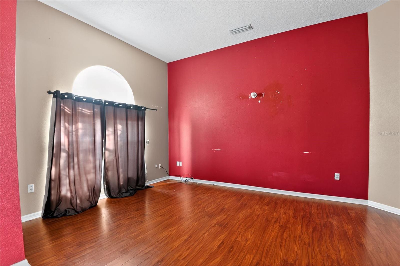 Image 7 of 33 For 101 Oak Haven Circle