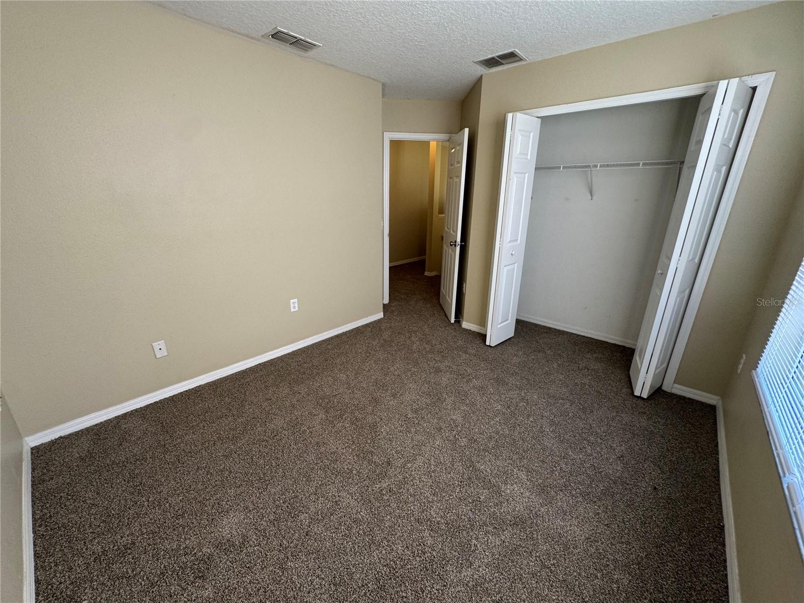 Image 12 of 18 For 681 Basingstoke Court