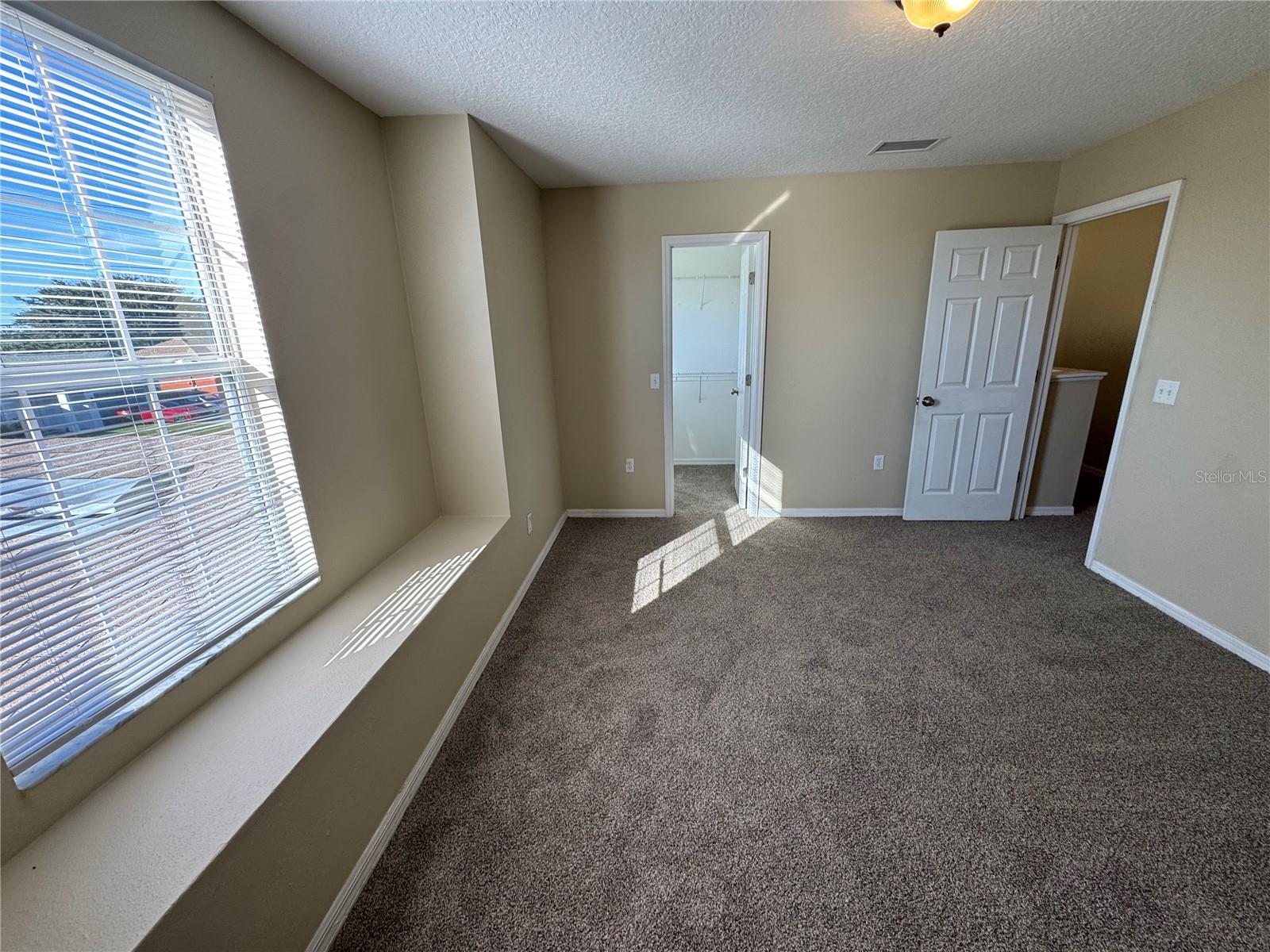 Image 13 of 18 For 681 Basingstoke Court