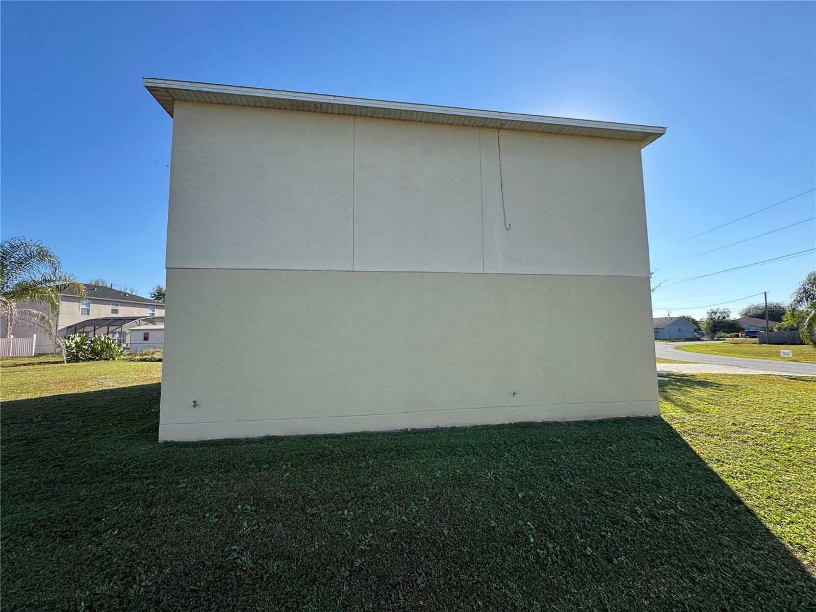 Image 16 of 18 For 681 Basingstoke Court