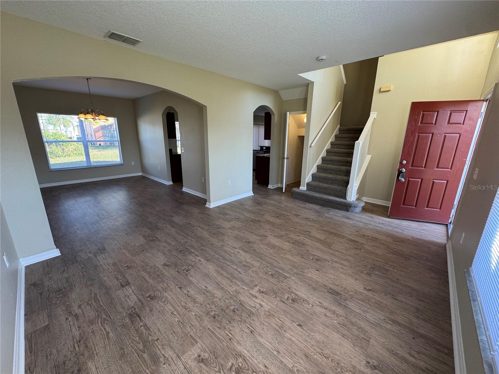 Image 4 of 18 For 681 Basingstoke Court