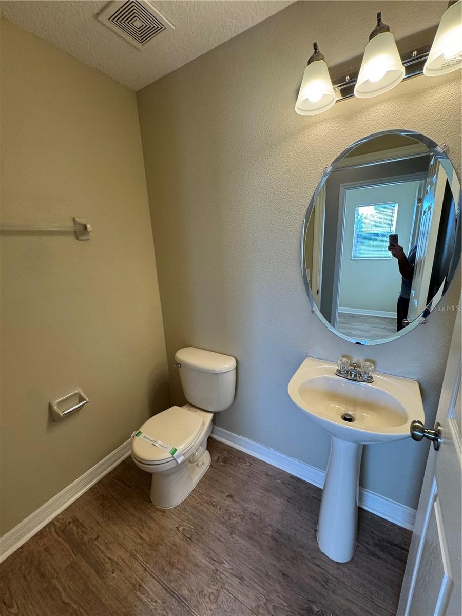 Image 8 of 18 For 681 Basingstoke Court