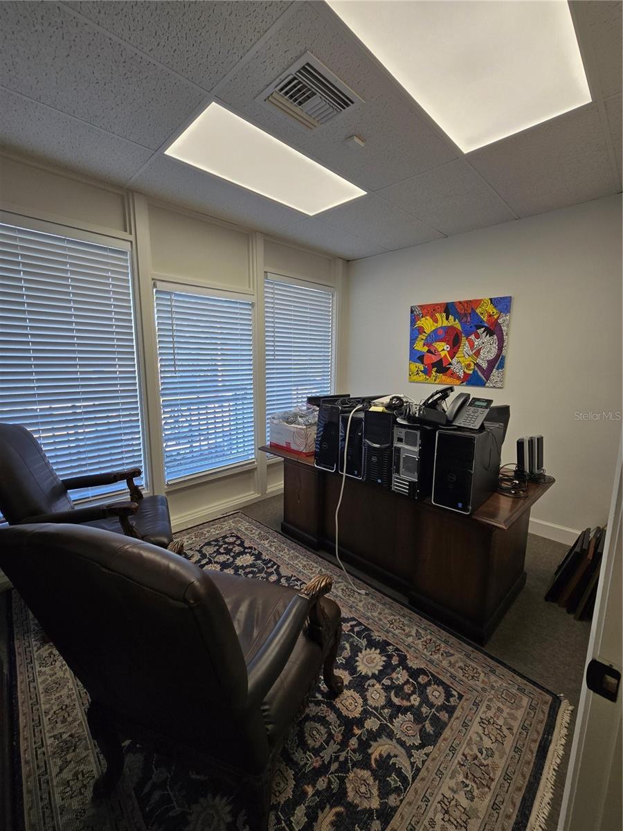 Image 18 of 36 For 2250 Lee Road 206