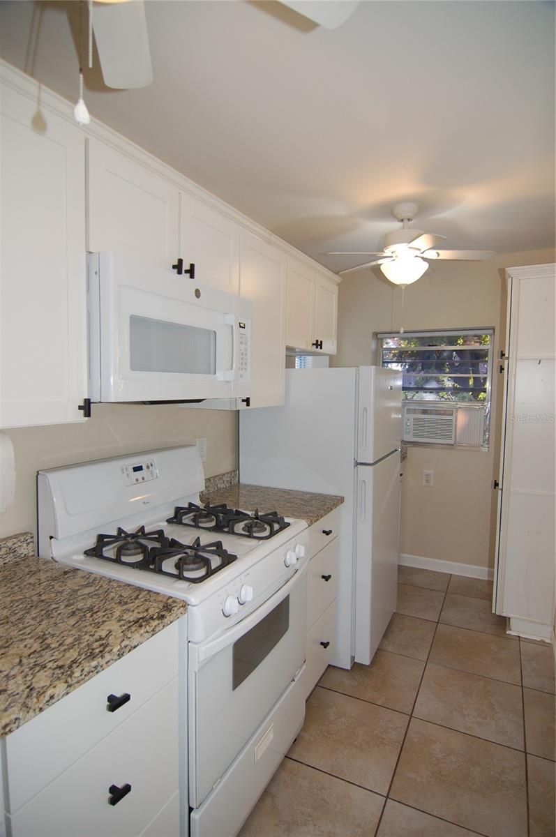 Image 10 of 18 For 1940 Sunset Lane