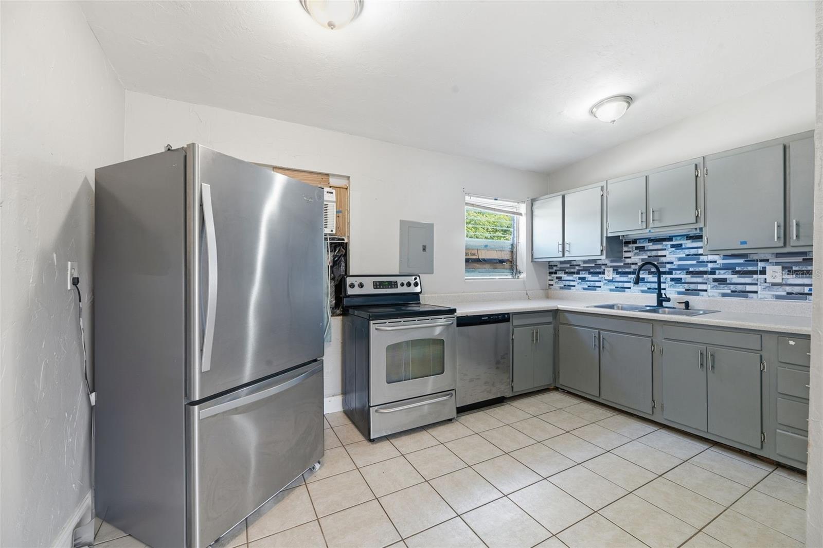 Image 3 of 25 For 3947 Pensacola Drive