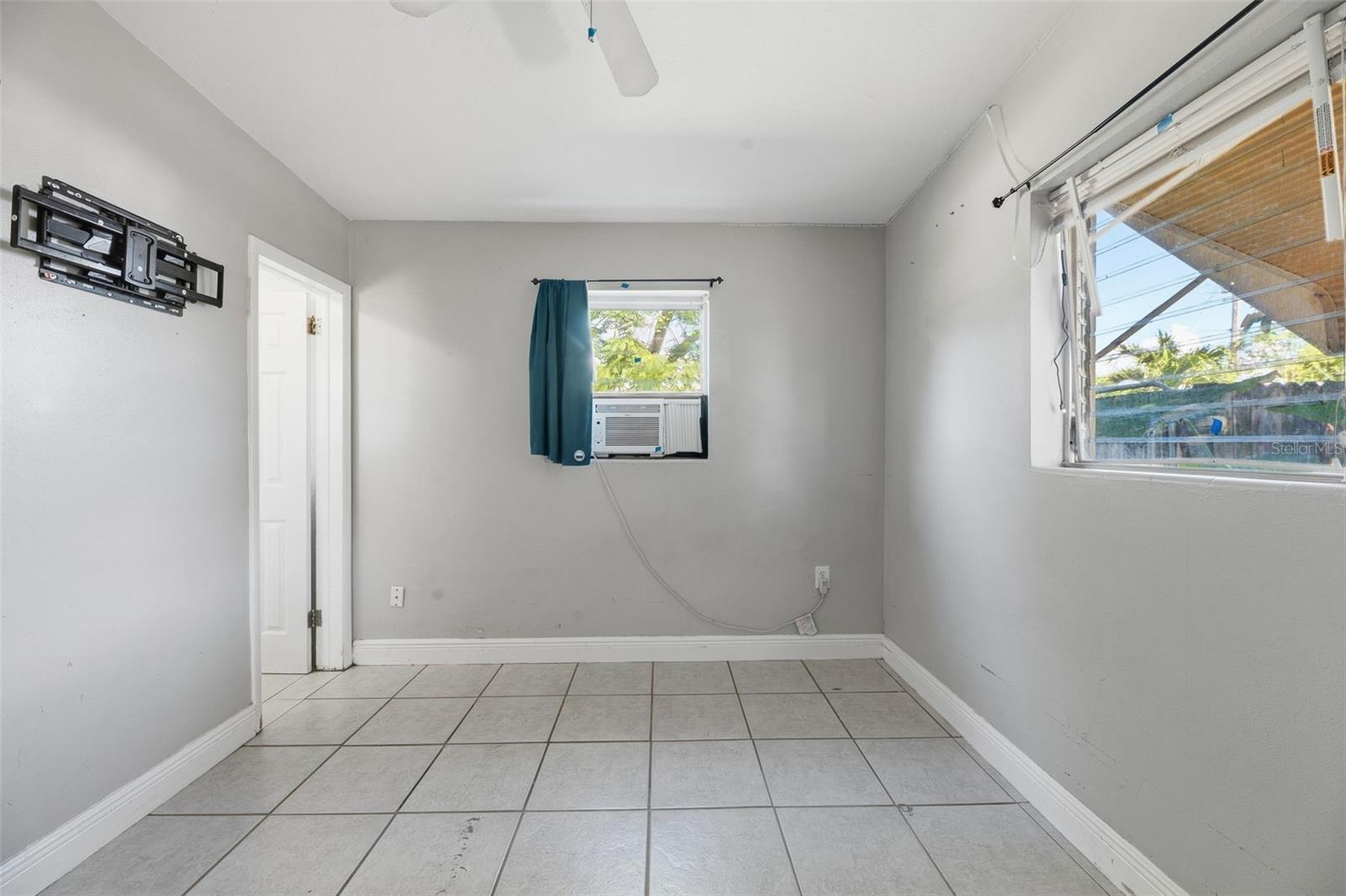 Image 4 of 25 For 3947 Pensacola Drive