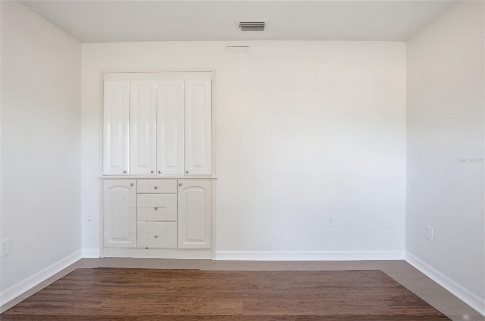 Image 20 of 45 For 18804 Forest Glen Court