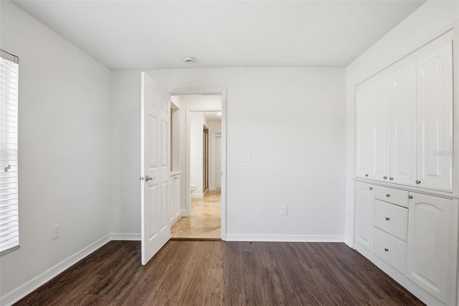 Image 21 of 45 For 18804 Forest Glen Court