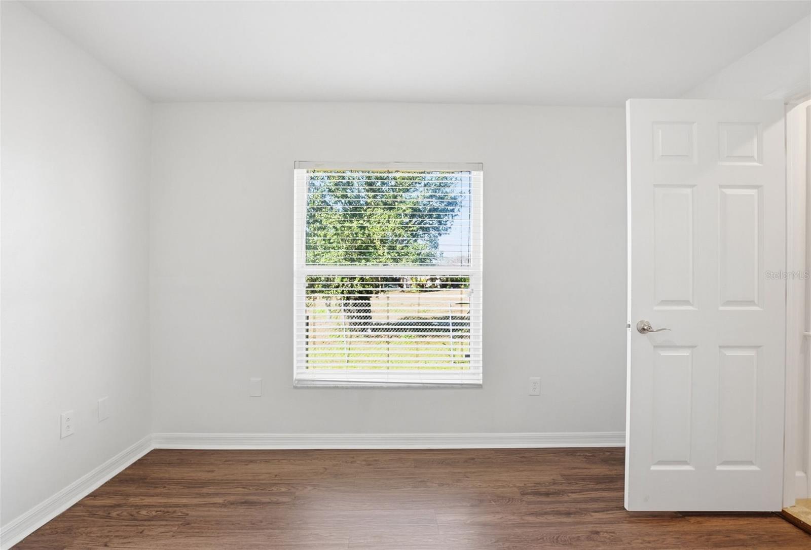 Image 23 of 45 For 18804 Forest Glen Court