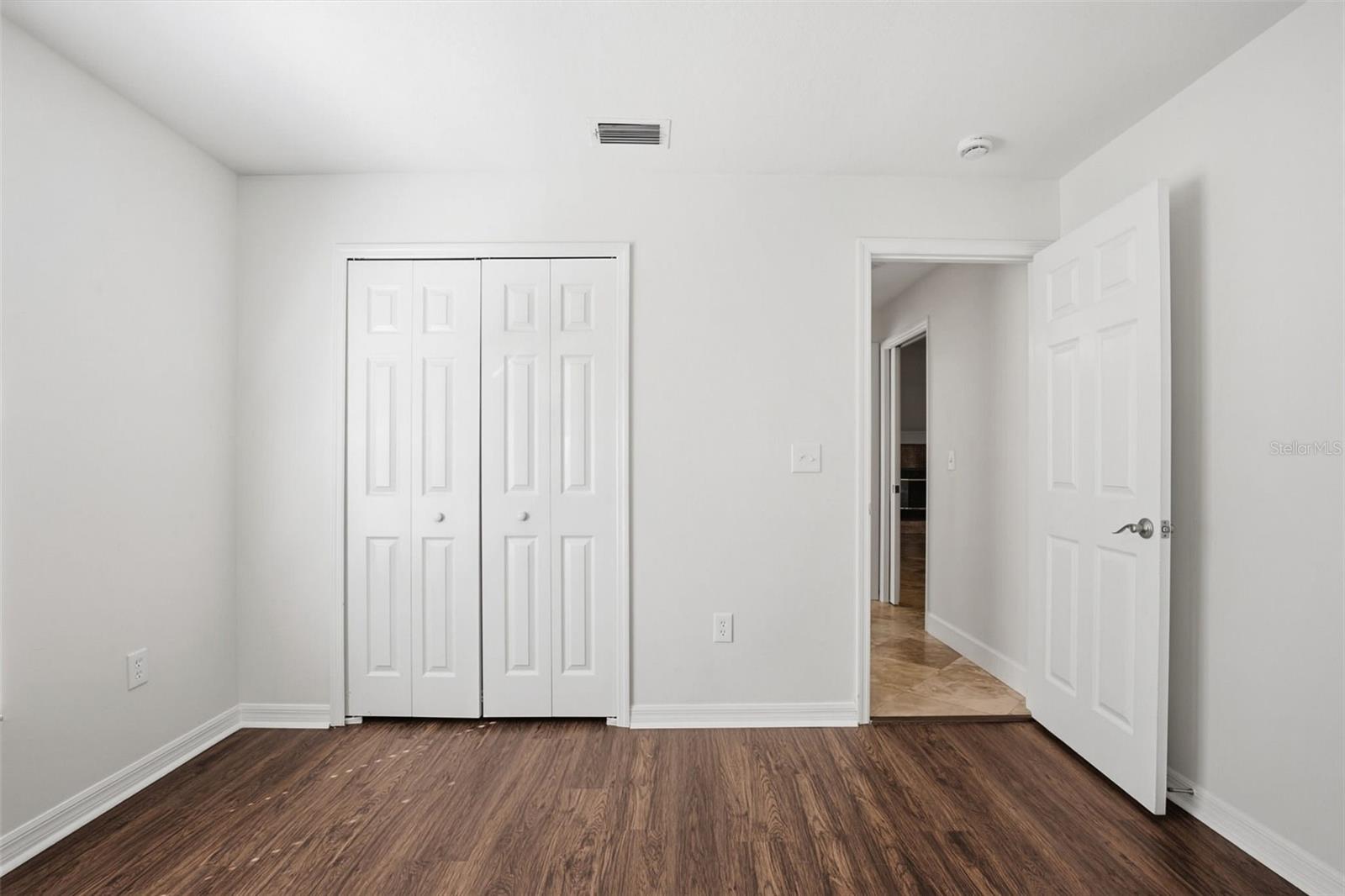 Image 26 of 45 For 18804 Forest Glen Court