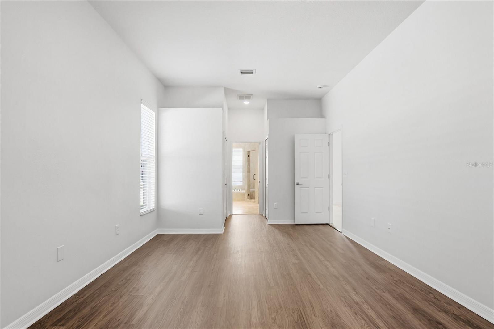 Image 31 of 45 For 18804 Forest Glen Court