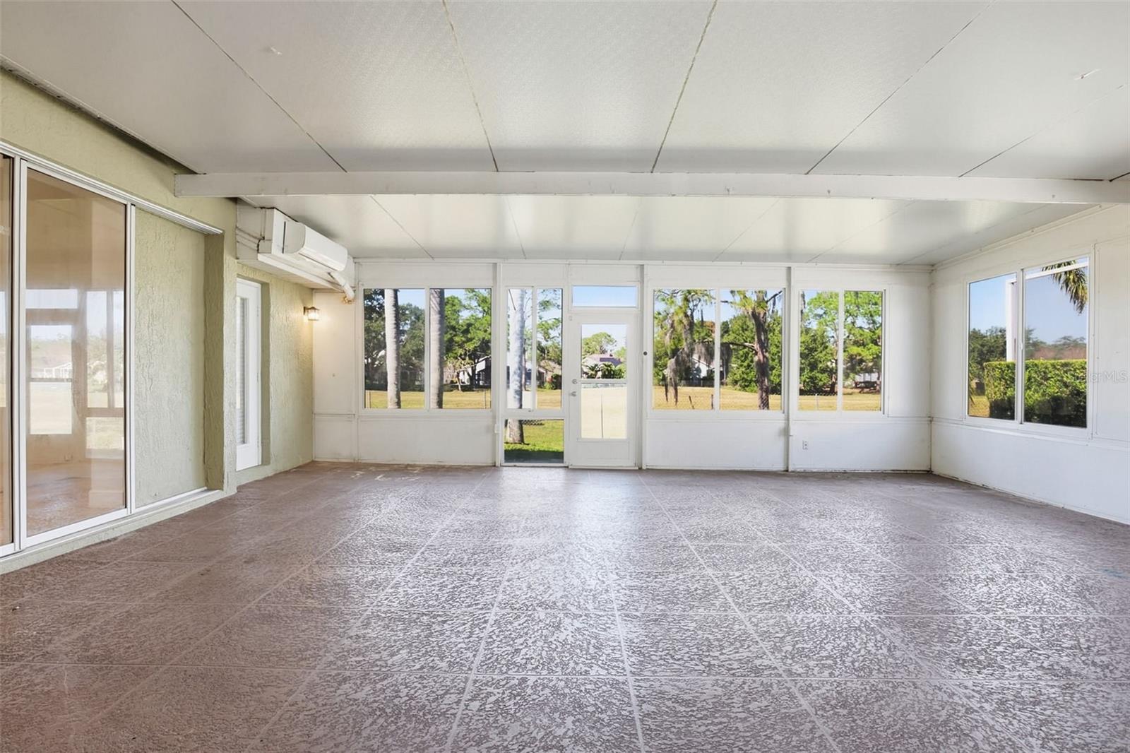 Image 37 of 45 For 18804 Forest Glen Court