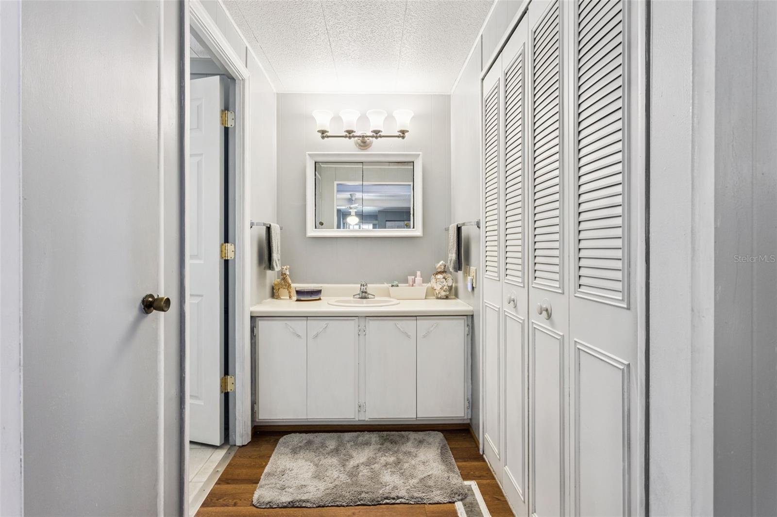 Image 19 of 47 For 120 Breezy Point