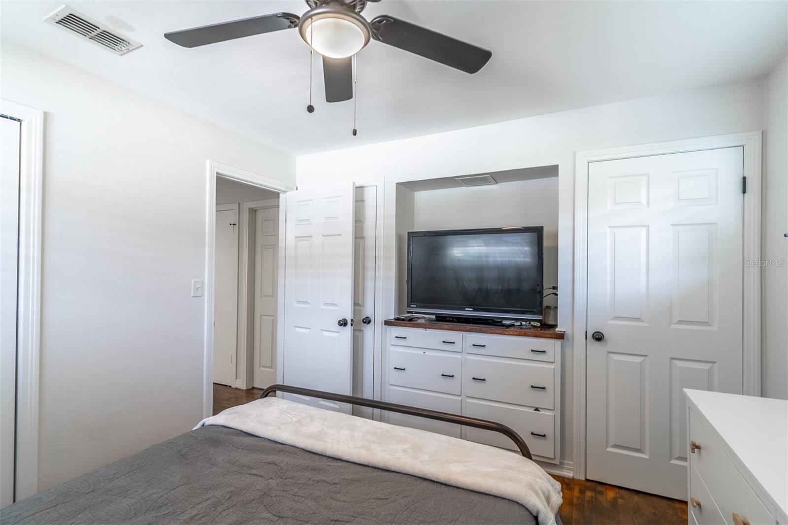 Image 22 of 25 For 1237 Voorhis Avenue