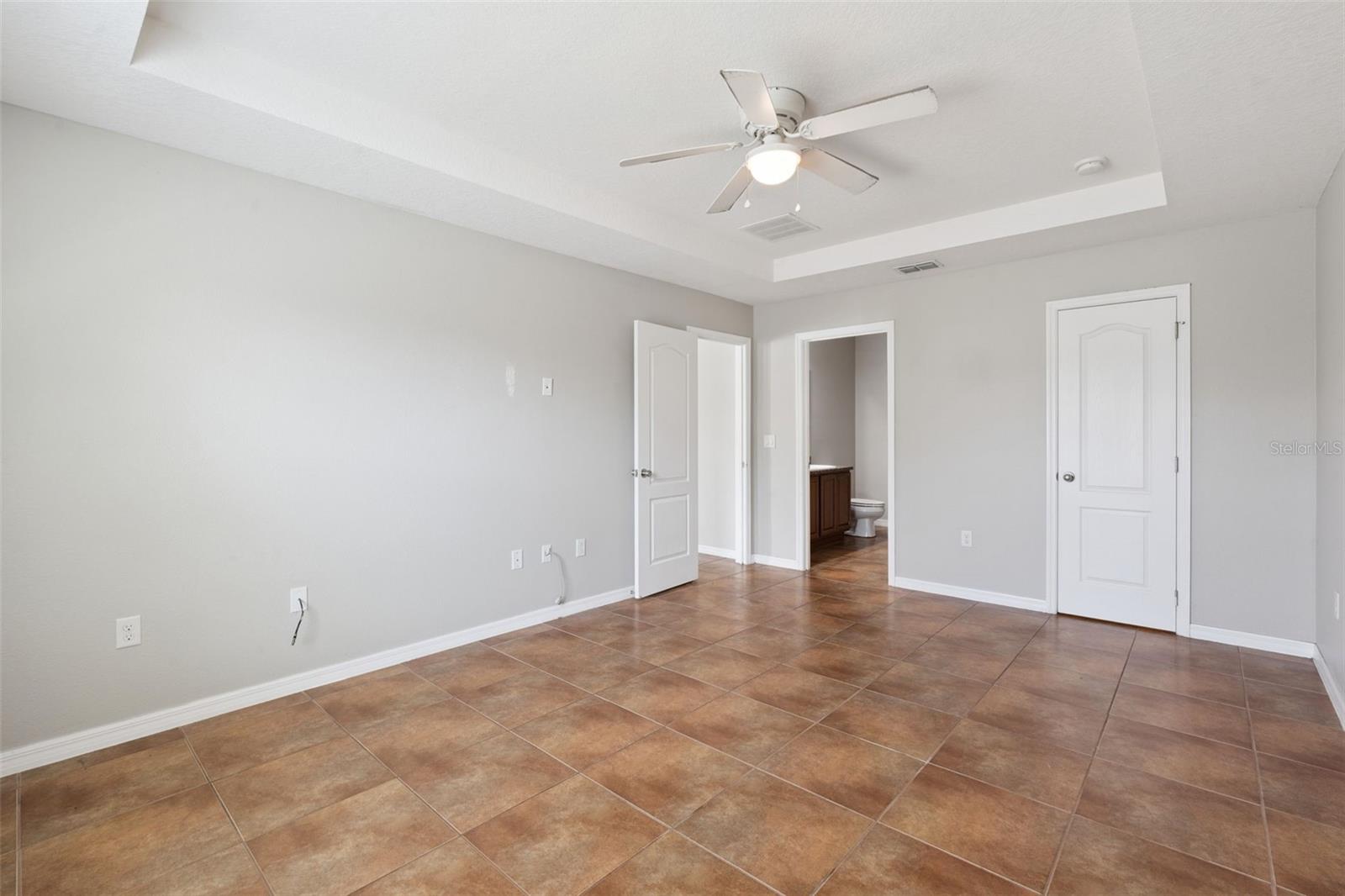 Image 17 of 52 For 1038 Suffragette Circle