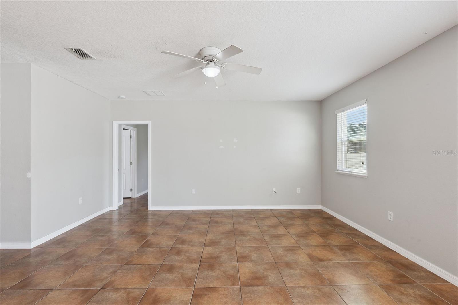 Image 19 of 52 For 1038 Suffragette Circle