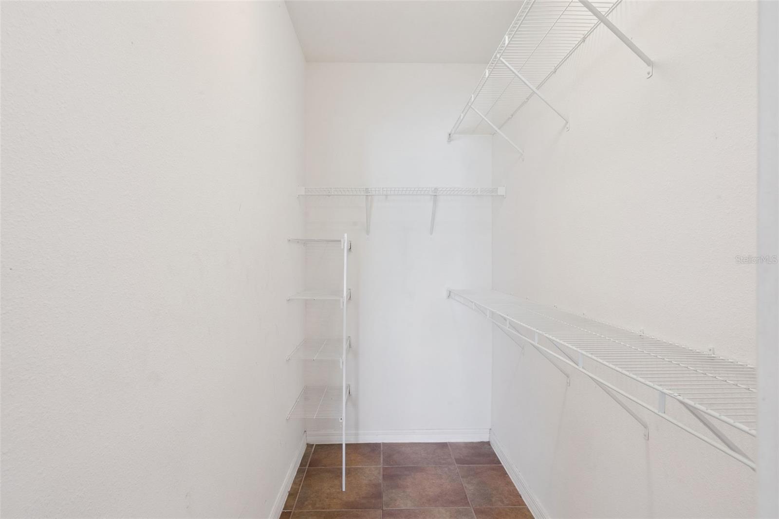 Image 28 of 52 For 1038 Suffragette Circle