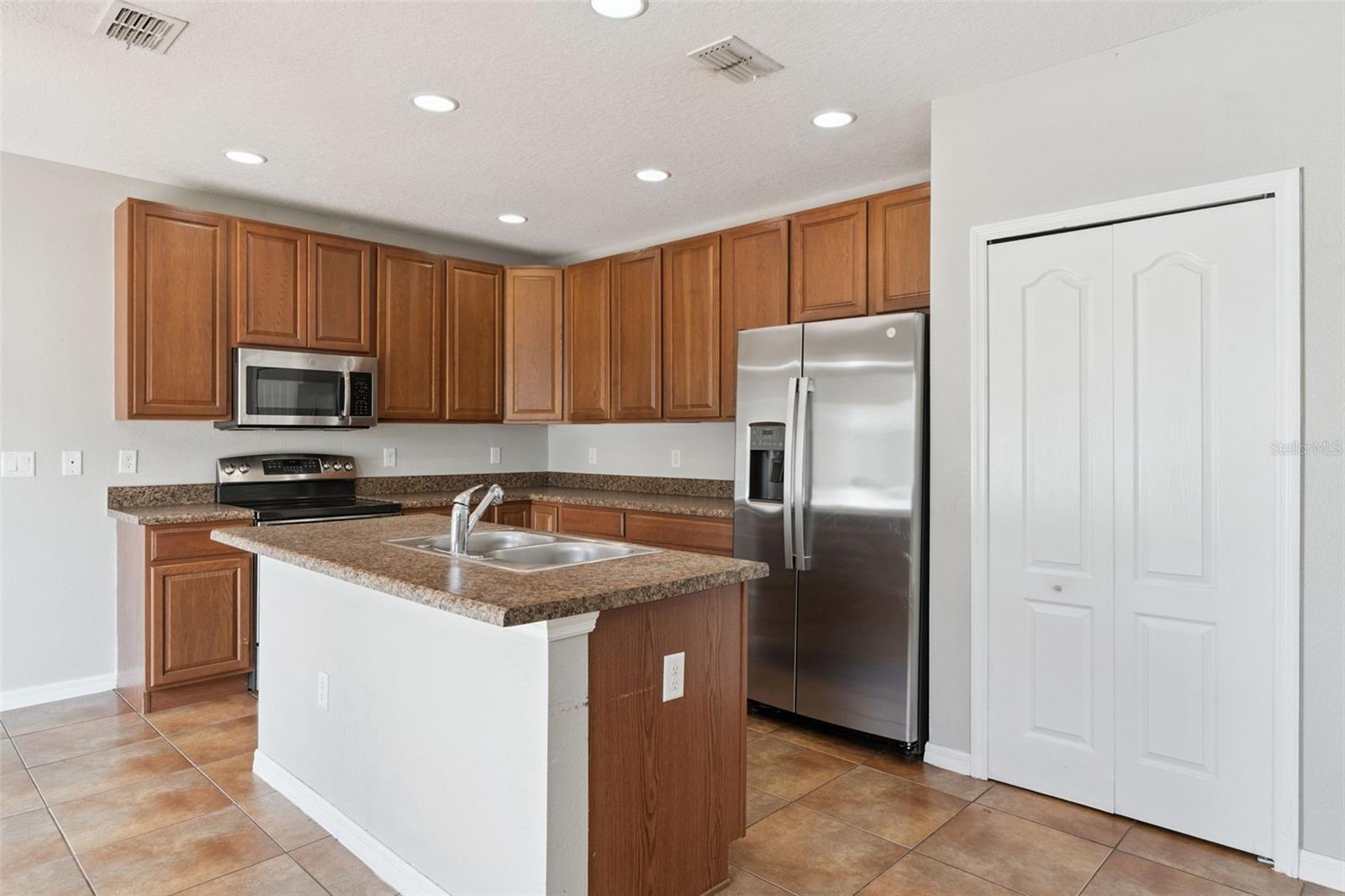 Image 6 of 52 For 1038 Suffragette Circle