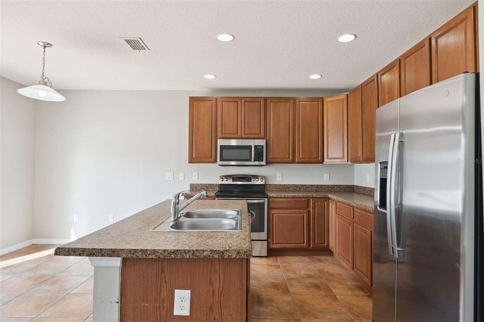 Image 7 of 52 For 1038 Suffragette Circle