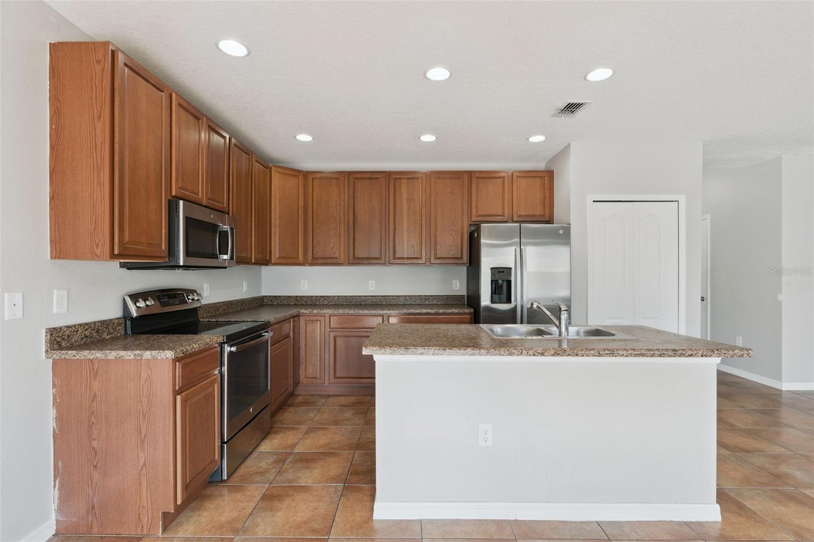 Image 8 of 52 For 1038 Suffragette Circle