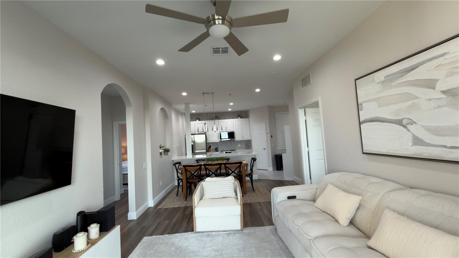 Image 14 of 76 For 6466 Cava Alta Drive 401