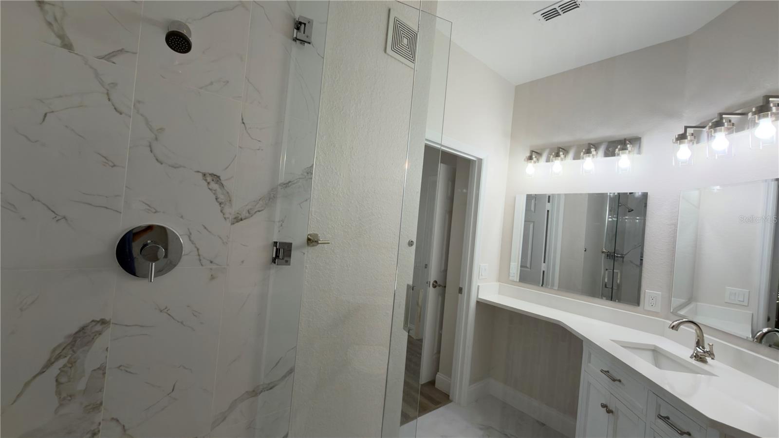 Image 27 of 76 For 6466 Cava Alta Drive 401