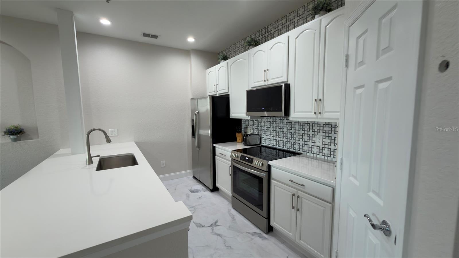 Image 6 of 76 For 6466 Cava Alta Drive 401