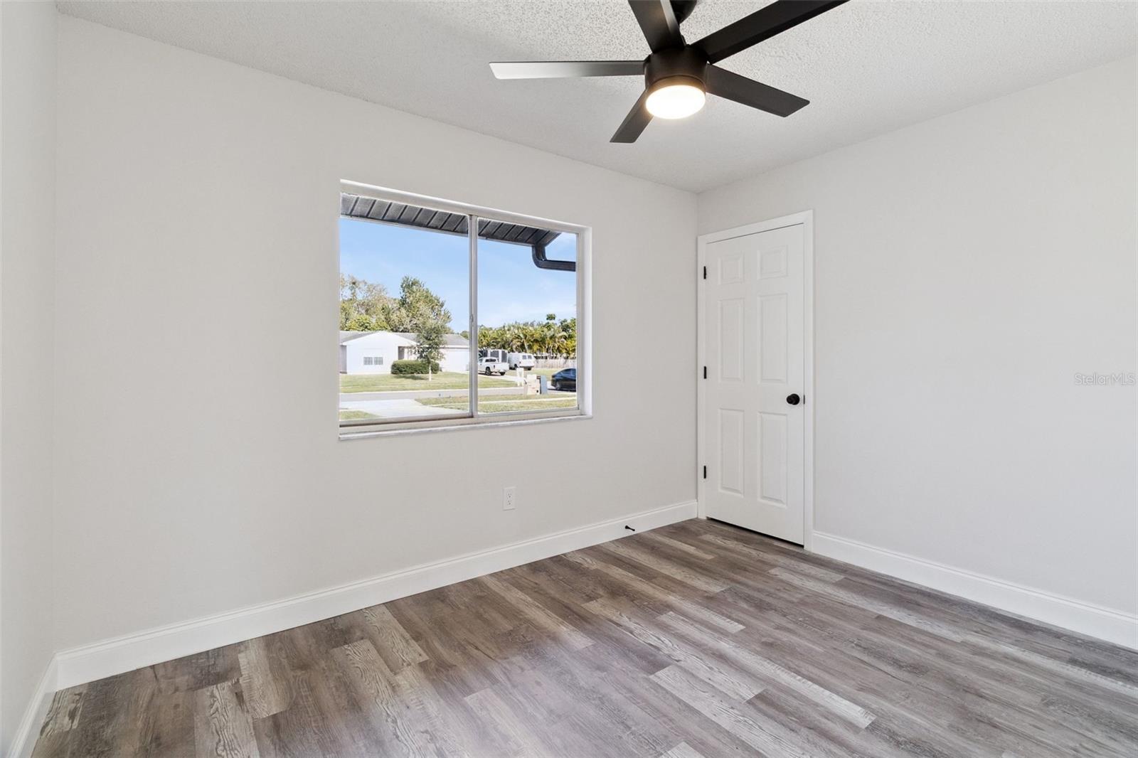 Image 13 of 24 For 1296 Dawn Street Ne