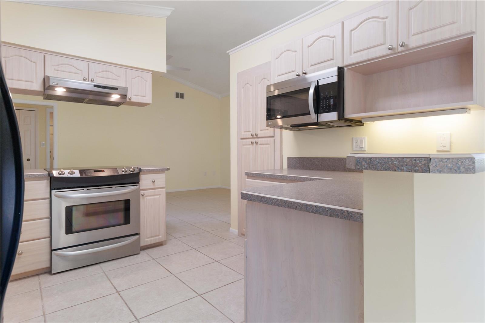 Image 15 of 47 For 2355 Raintree Lake Circle