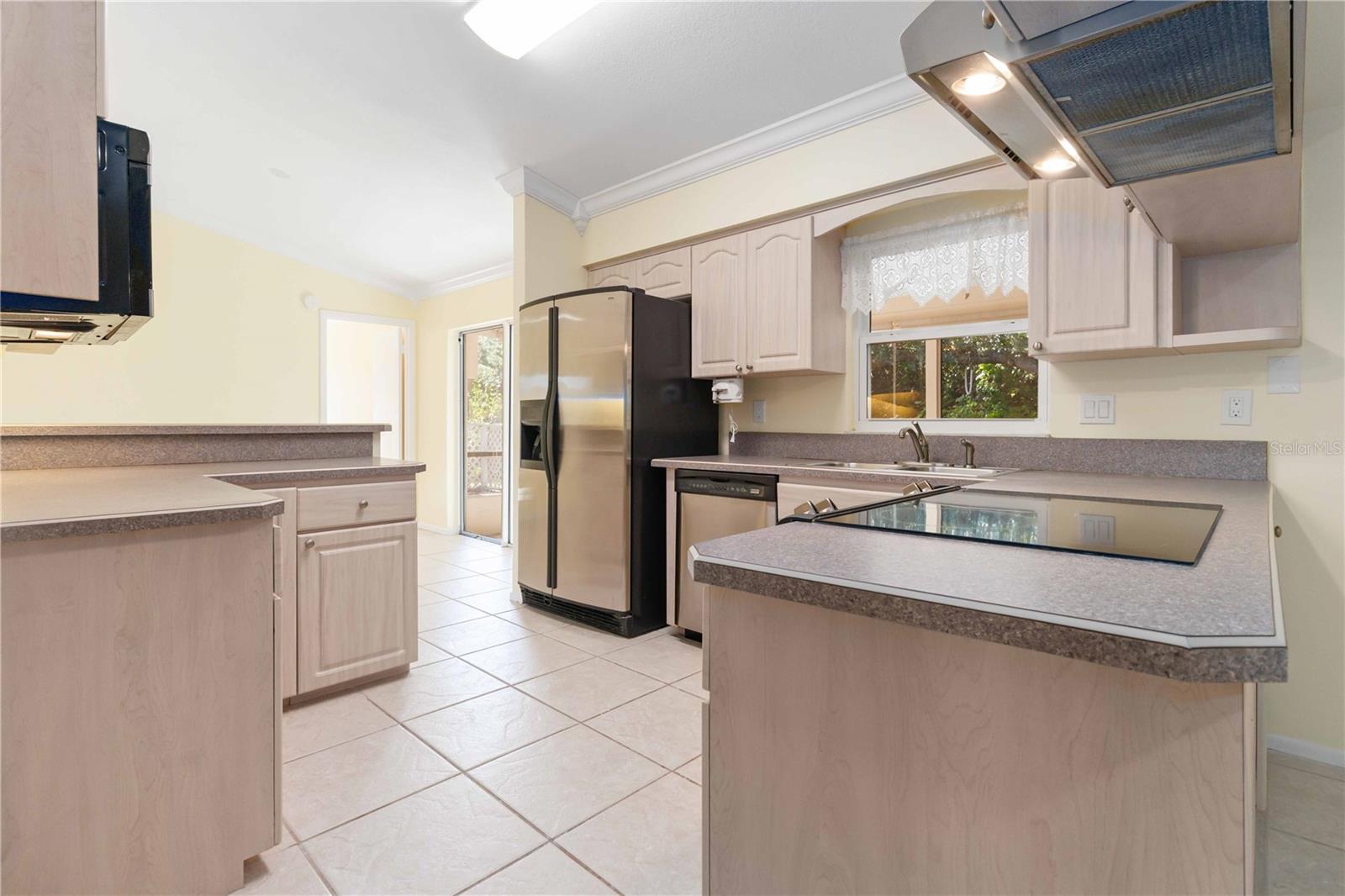 Image 16 of 47 For 2355 Raintree Lake Circle