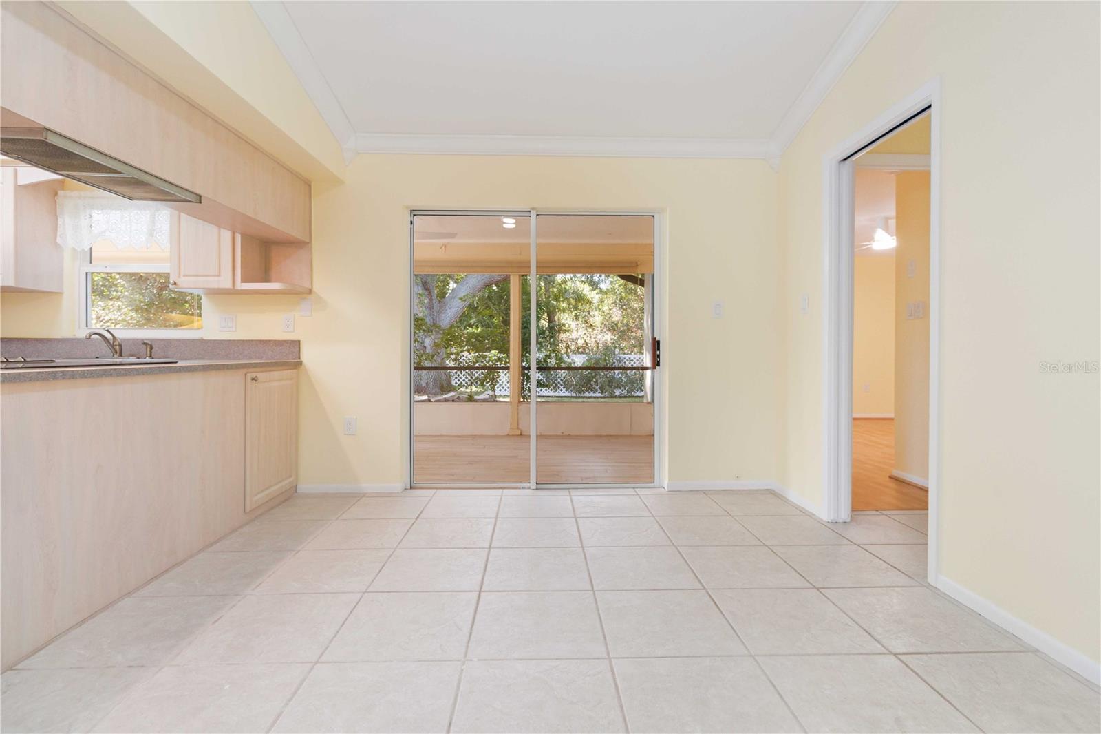 Image 21 of 47 For 2355 Raintree Lake Circle