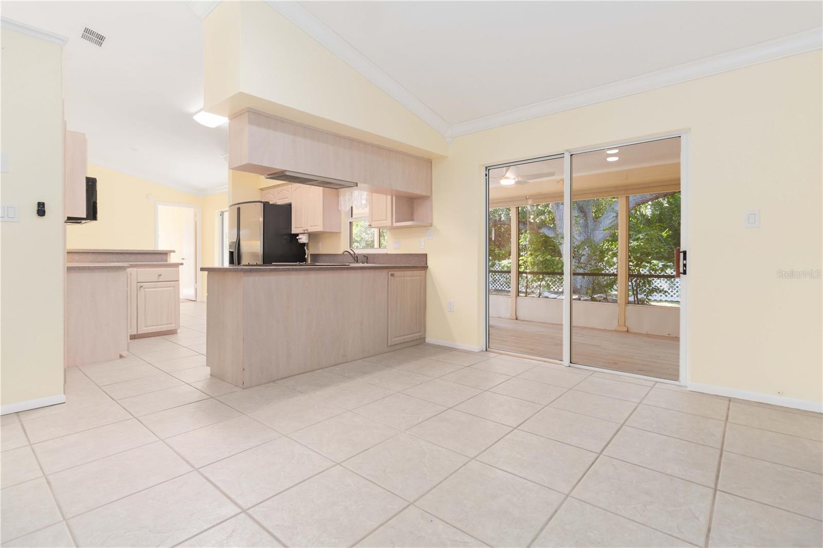 Image 22 of 47 For 2355 Raintree Lake Circle