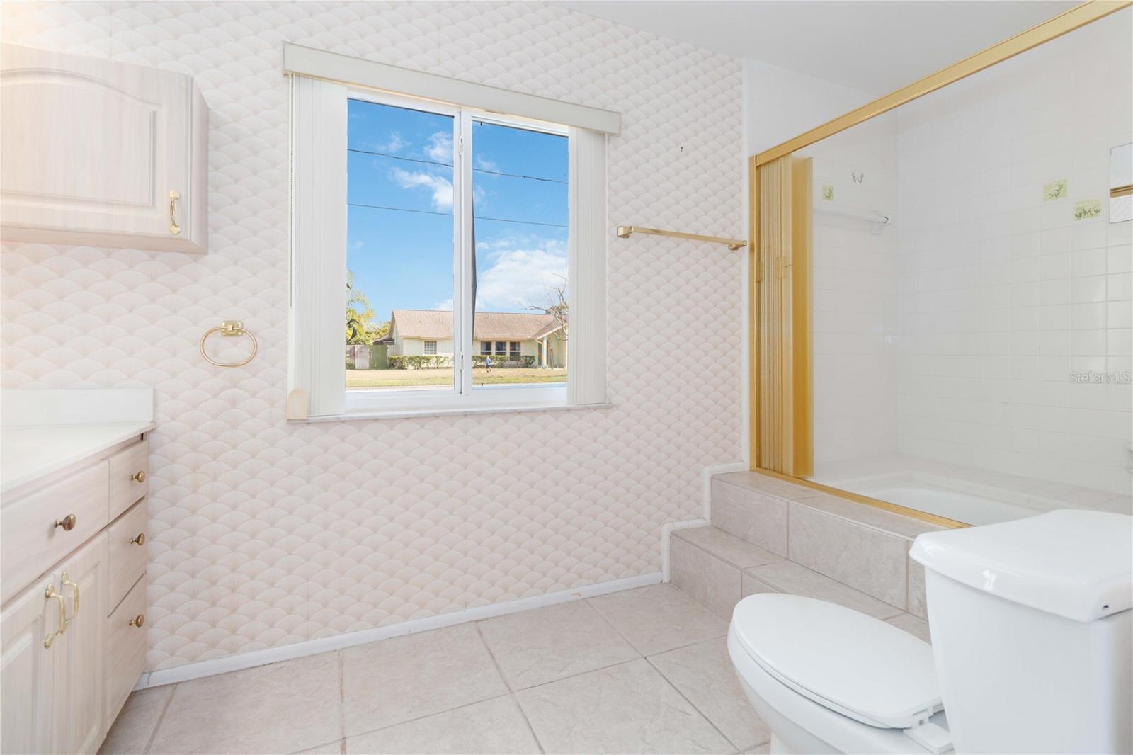 Image 33 of 47 For 2355 Raintree Lake Circle