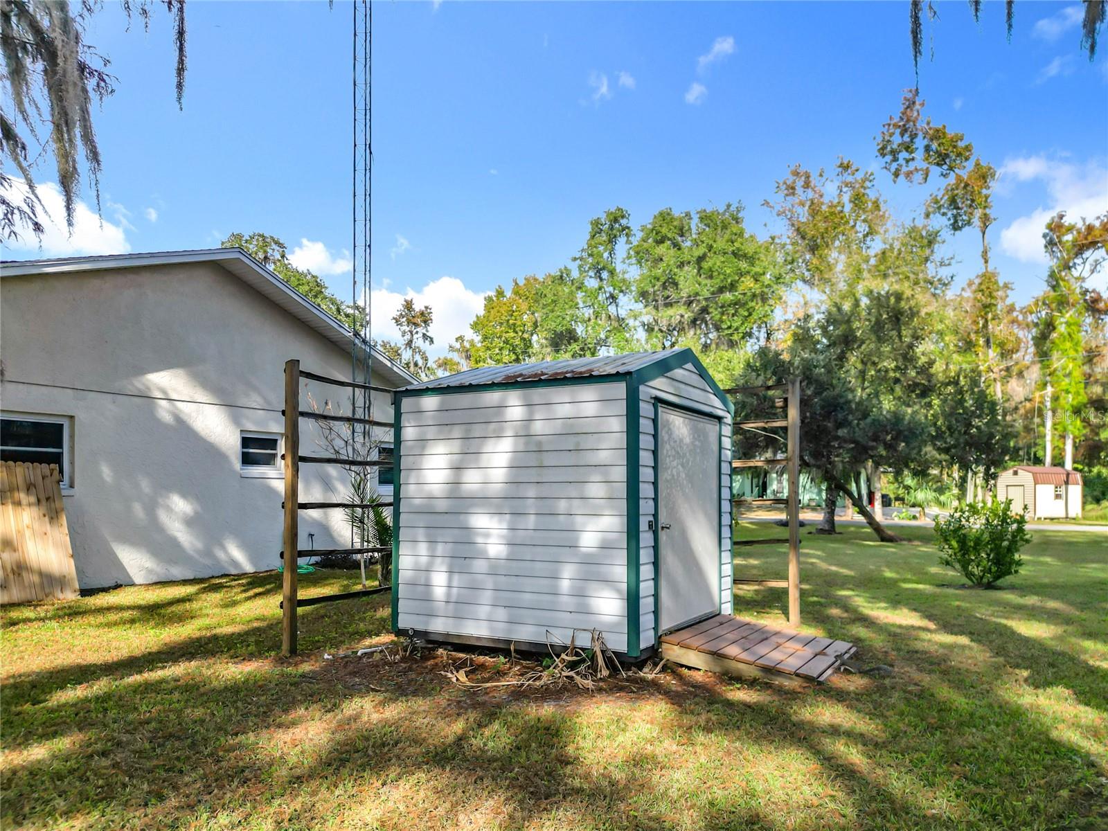 Image 11 of 38 For 7686 Crescent Loop