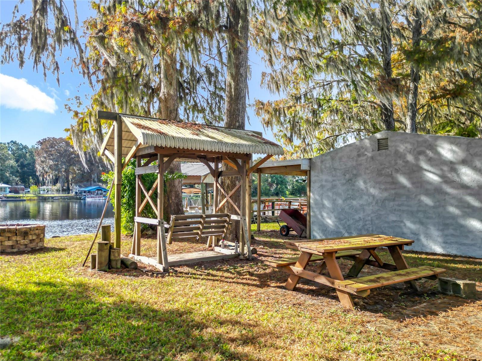 Image 14 of 38 For 7686 Crescent Loop