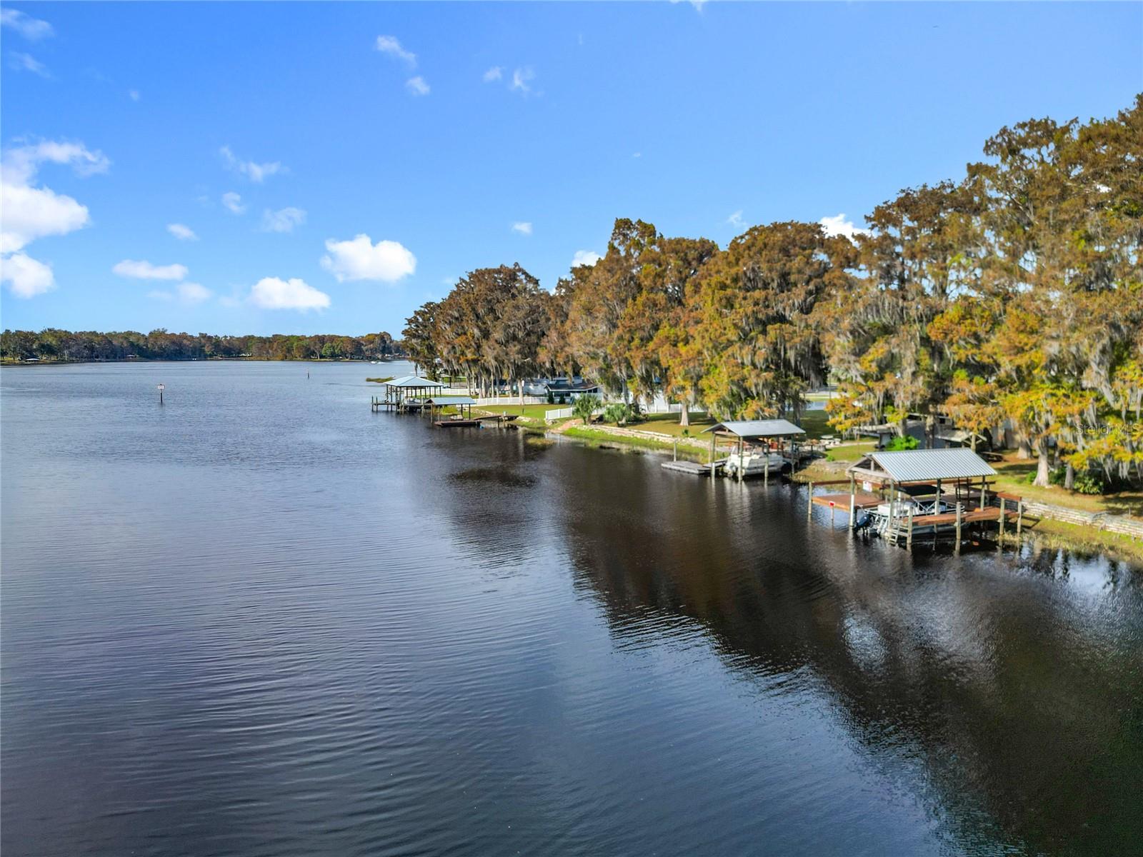 Image 29 of 38 For 7686 Crescent Loop