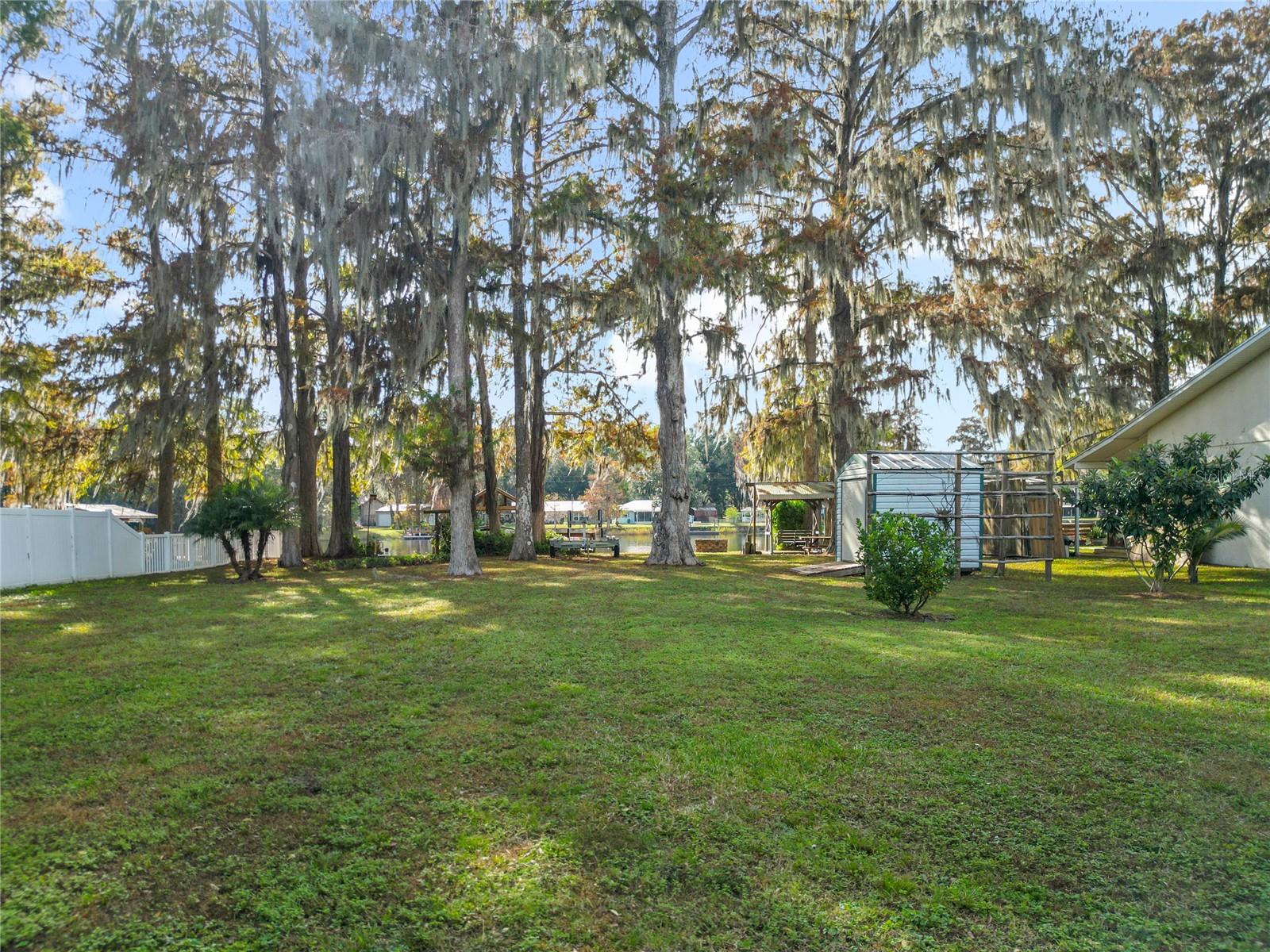 Image 7 of 38 For 7686 Crescent Loop