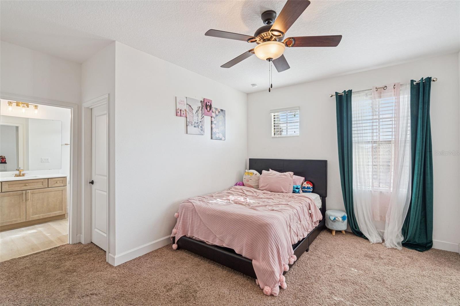 Image 26 of 39 For 5785 Saybrook Circle