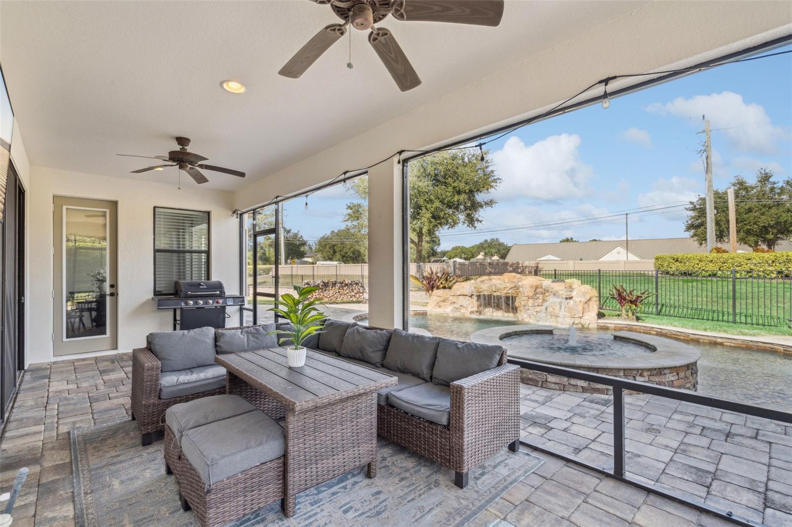 Image 31 of 39 For 5785 Saybrook Circle