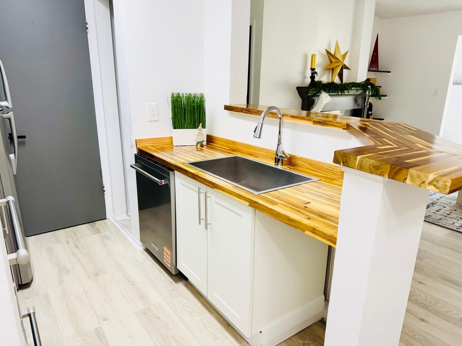 Image 17 of 58 For 216 Afton Square 202