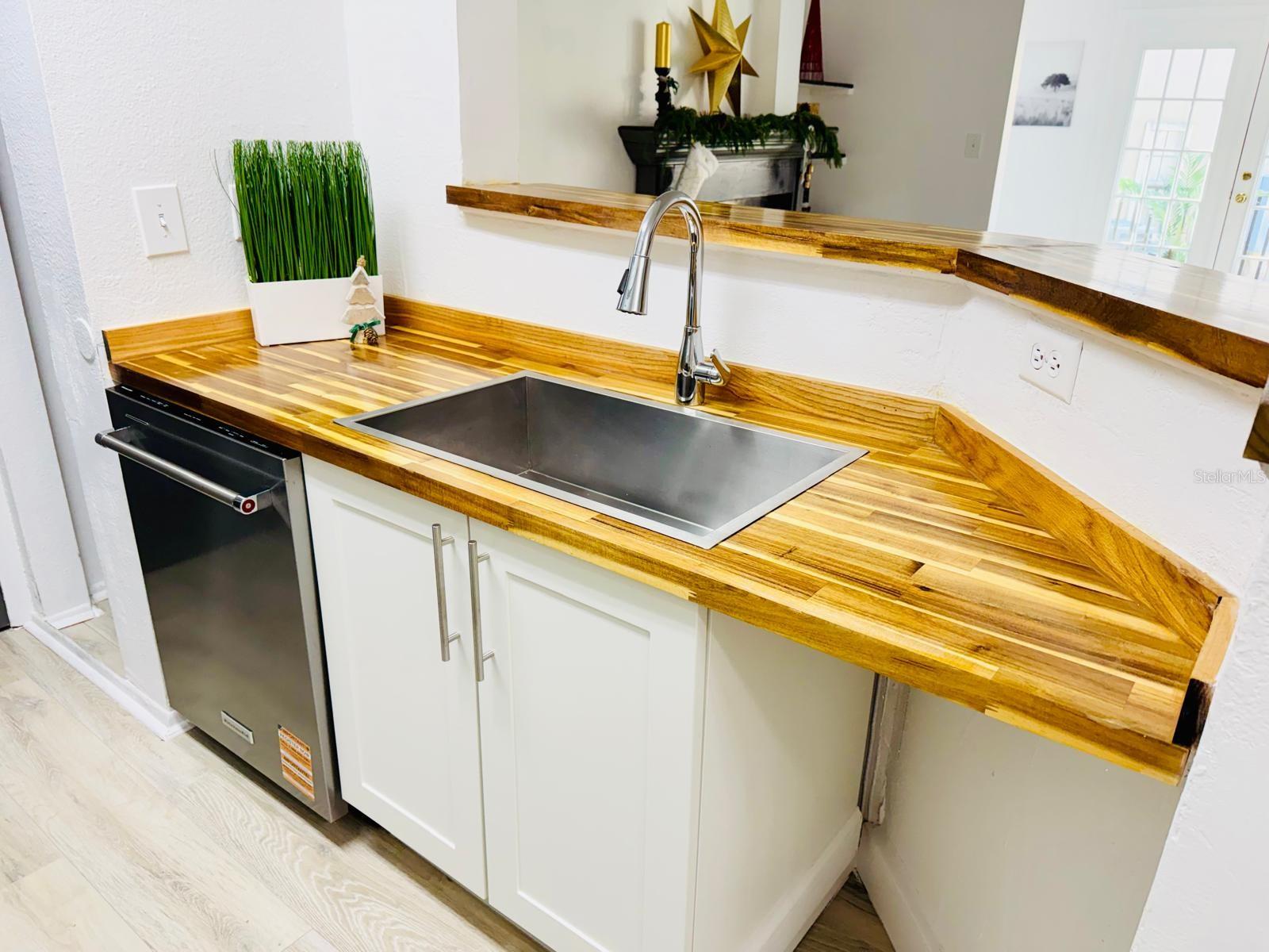 Image 18 of 58 For 216 Afton Square 202