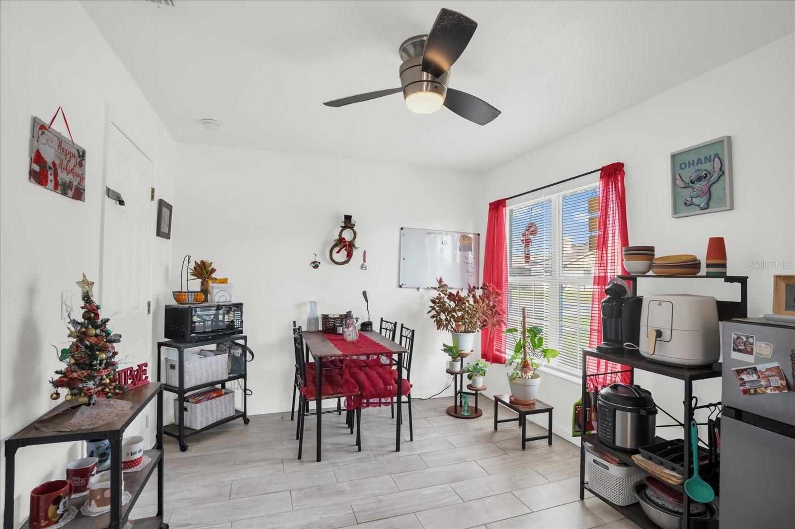 Image 13 of 32 For 812 E. Flag Lane